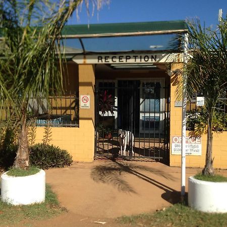 Carnarvon Caravan Park Buitenkant foto