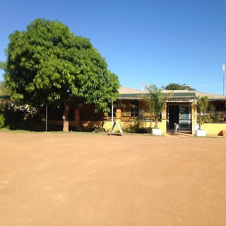 Carnarvon Caravan Park Buitenkant foto