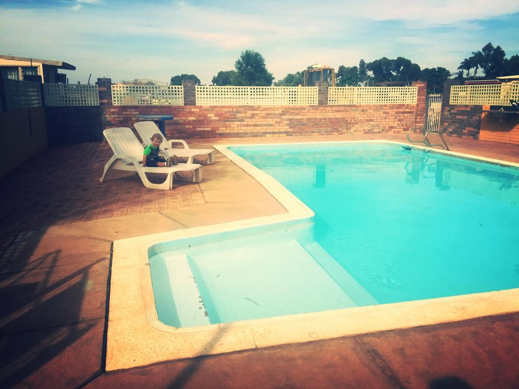 Carnarvon Caravan Park Buitenkant foto